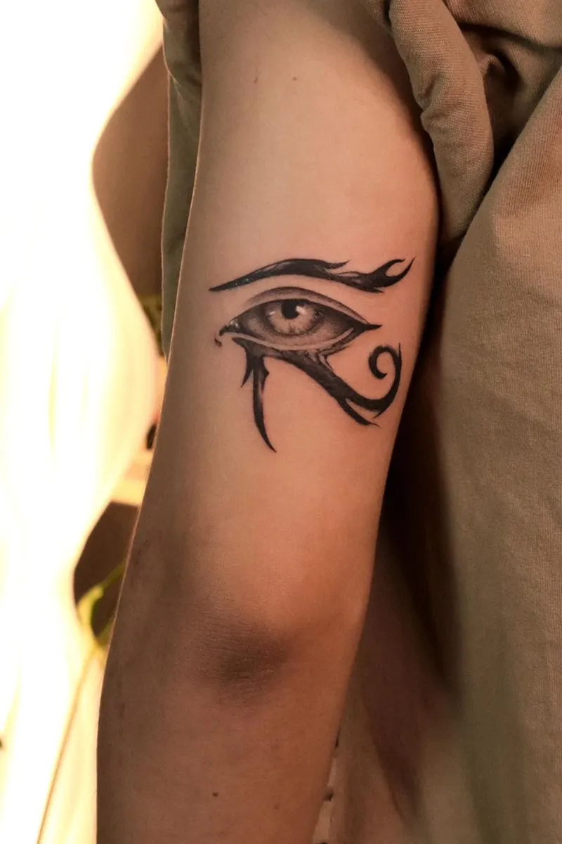 h&igrave;nh xăm mắt của thần Horus